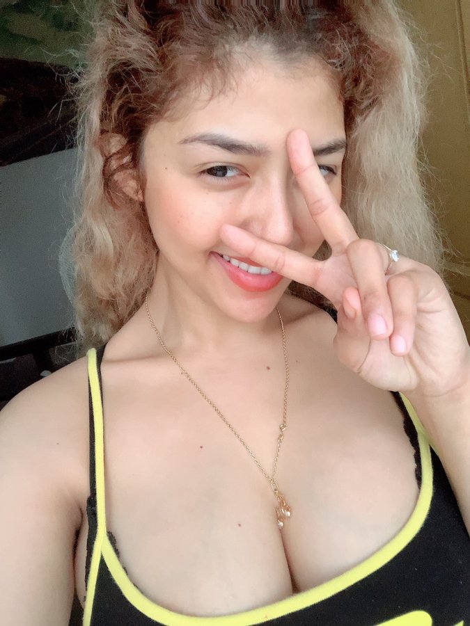 SEXY ROXY0 5'3 or under(160cm),Bisexual,Blonde,Spanish,Vietnamese